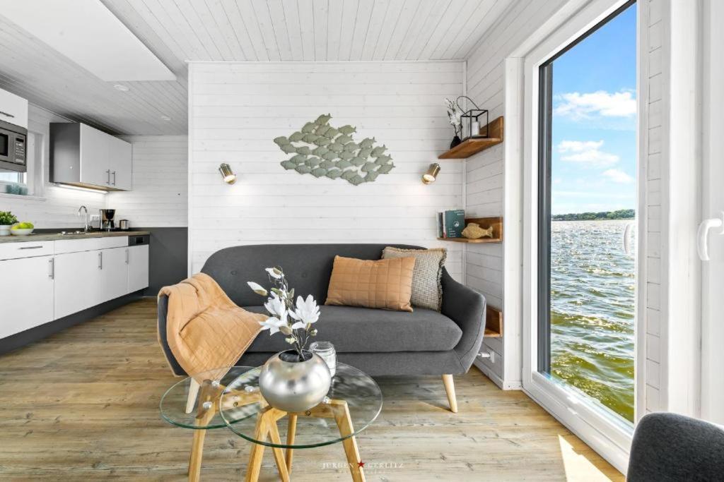 Hausboot Gluecksmomente Mit Dachterrasse In Schleswig Am Ostseefjord Schlei Exterior photo
