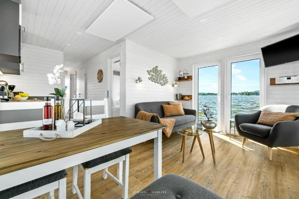Hausboot Gluecksmomente Mit Dachterrasse In Schleswig Am Ostseefjord Schlei Exterior photo
