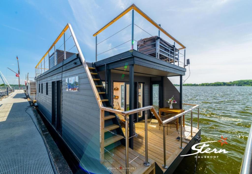 Hausboot Gluecksmomente Mit Dachterrasse In Schleswig Am Ostseefjord Schlei Exterior photo